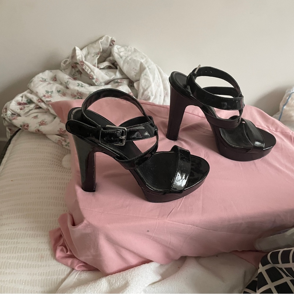 Ralph Lauren Black Patent Leather High heeled Tall Sandals! - Picture 5 of 9